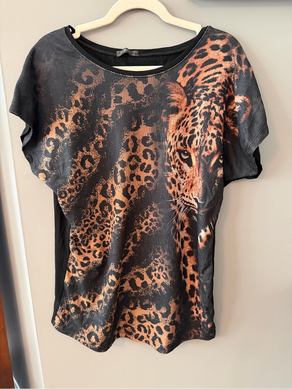 Leopard Face Short Sleeve Tee - Black & Brown. Size L/XL